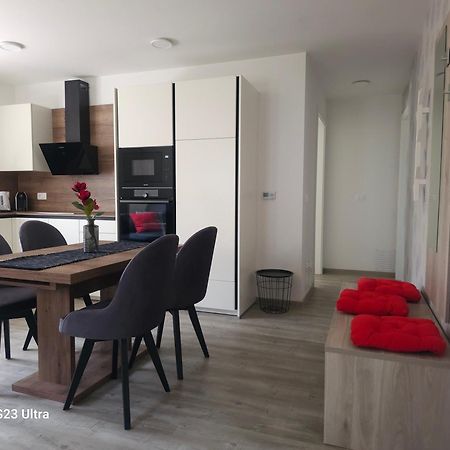 Prima Countryside Apartments Zirovnica Екстериор снимка