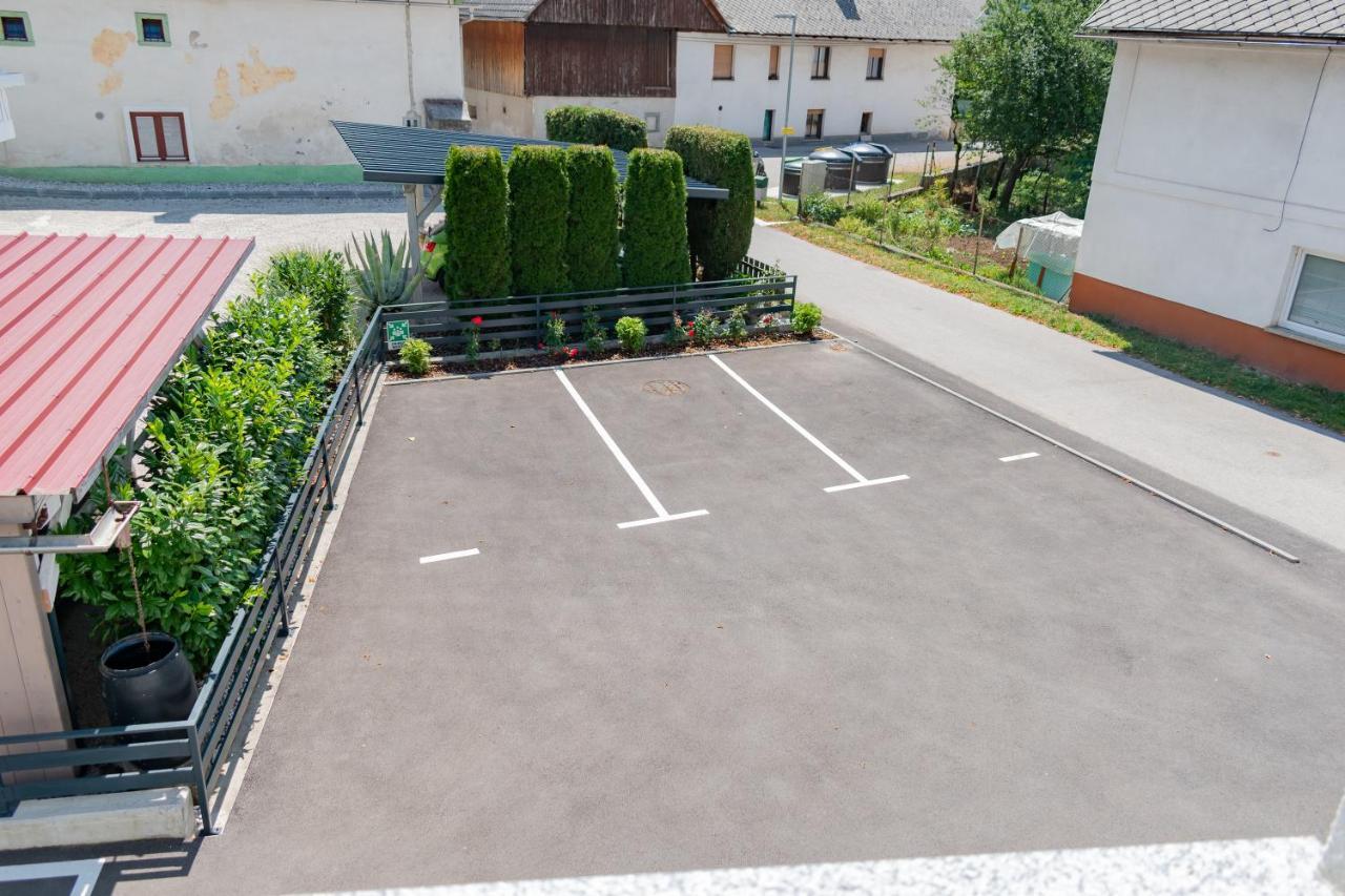 Prima Countryside Apartments Zirovnica Екстериор снимка