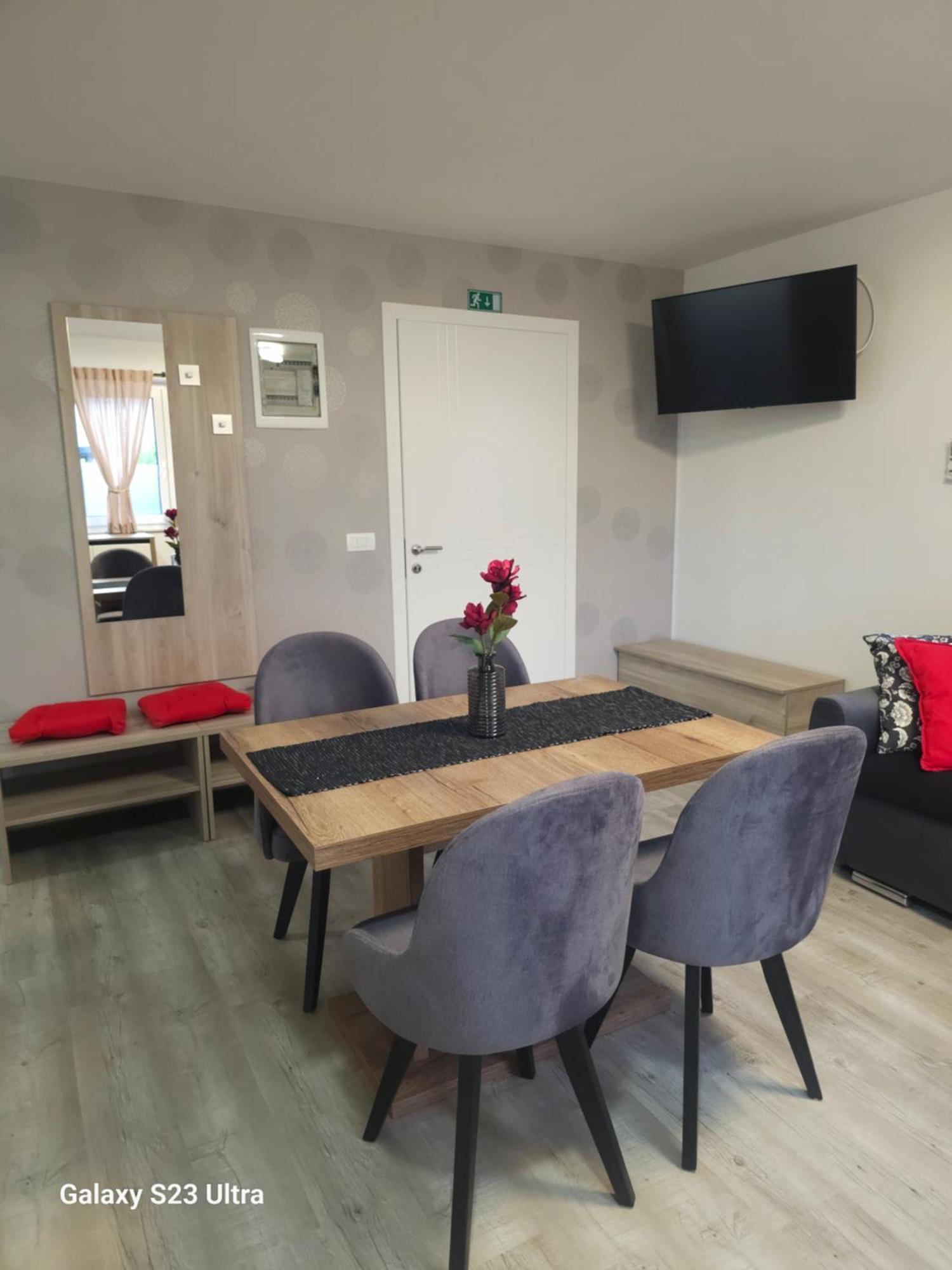Prima Countryside Apartments Zirovnica Екстериор снимка